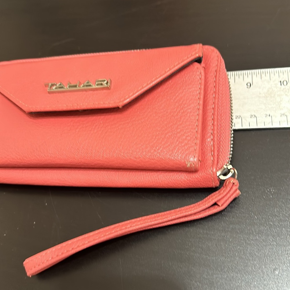 Adorable Tahari pink wristlet! - Picture 6 of 9